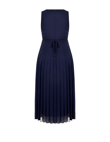 Robe longue grande taille en georgette plissée avec cristaux à la taille et décolleté cache-cœur Rinascimento Curvy