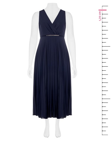 Robe longue grande taille en georgette plissée avec cristaux à la taille et décolleté cache-cœur Rinascimento Curvy