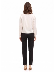Vloeiende satijnen blouse met V-hals en kraag van Rinascimento 2