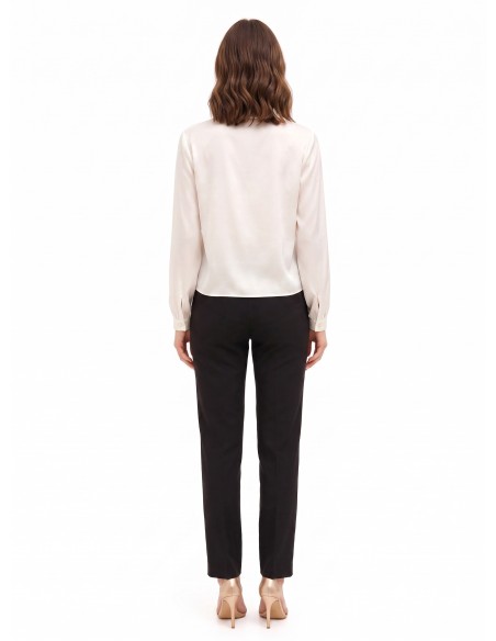 Blouse fluide en satin à col V avec col montant Rinascimento