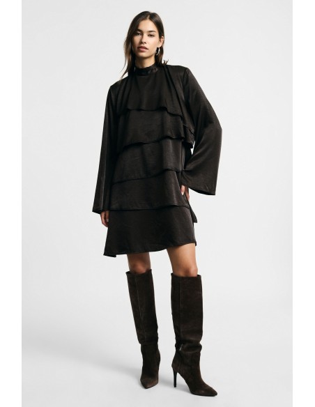 Robe courte à manches longues et volants s’il vous plaît