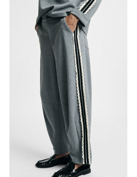 Joggingbroek met pasvorm en zijbanden met strepen, alstublieft