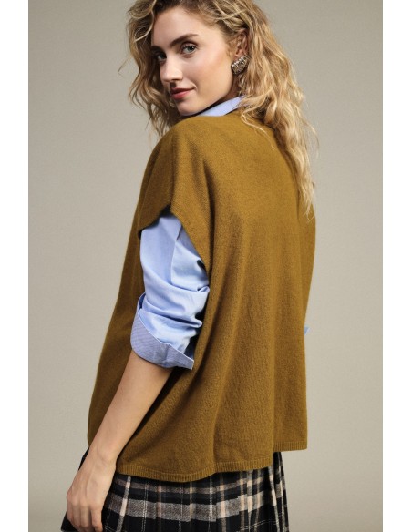 Pull sans manches à boutons et col V Dixie