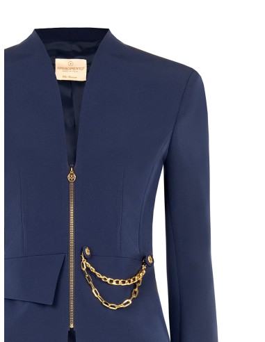 Veste blazer courte cintrée en tissu technique sans revers avec détail chaîne Rinascimento