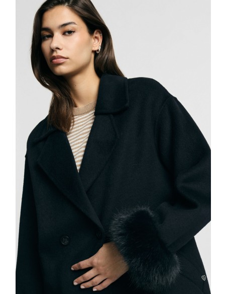 Manteau croisé à poignets en fourrure Please