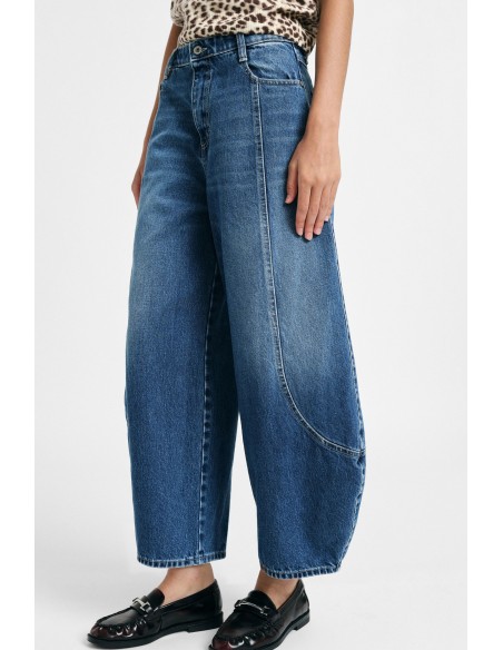 Jeans met balloon fit, hoge taille en afgeronde naden alstublieft