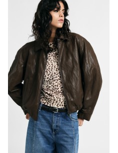 Veste en cuir coupe regular, col classique, fermeture zippée s’il vous plaît