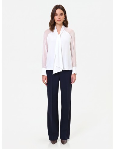 Vloeiende blouse van een zijdenmix met strik Rinascimento