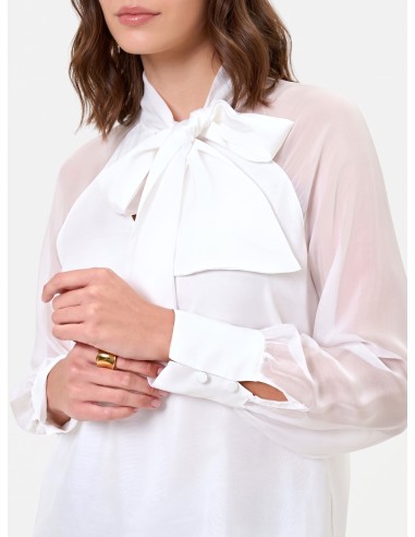 Vloeiende blouse van een zijdenmix met strik Rinascimento