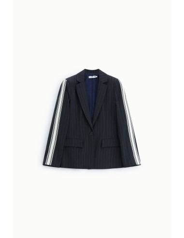 Blazer rayé à manches contrastantes et fermeture boutonnée luttant