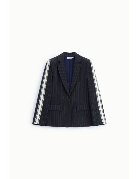 Blazer rayé à manches contrastantes et fermeture boutonnée luttant