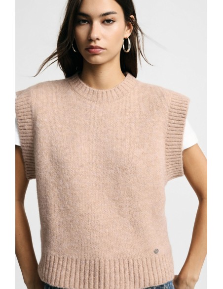 Pull sans manches avec finitions côtelées.