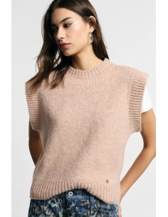 Pull sans manches avec finitions côtelées.
