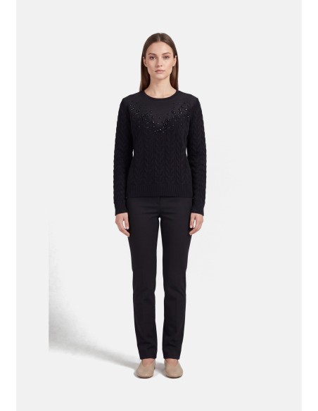 Liu Jo-trui met tweedelige look