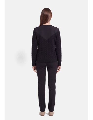 Liu Jo-trui met tweedelige look
