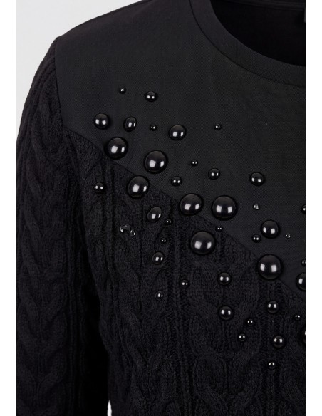 Liu Jo-trui met tweedelige look