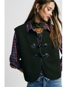 Gilet avec fermeture à brandebourgs et bordure contrastante, s’il vous plaît