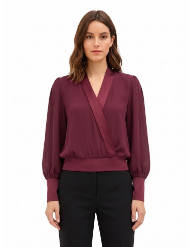 Ballonblouse van georgette met reverskraag en maxi-manchetten van satijn, Rinascimento