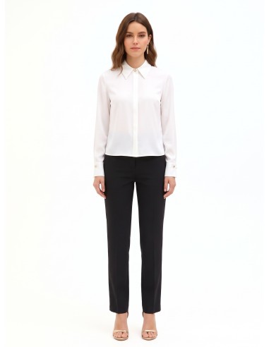 Blouse van mat satijn met geplooid middenpand en verborgen knopen Rinascimento
