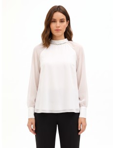 Ruime chiffonblouse met kristallen rond de halslijn van Rinascimento