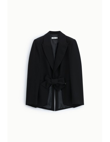Blazer à revers classique et nœud frontal s'il vous plaît