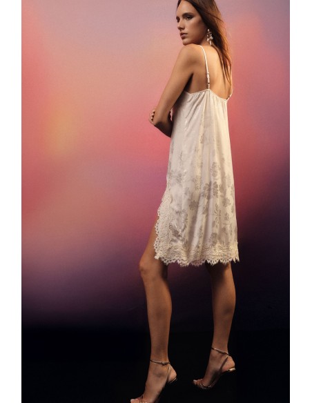 Robe courte avec empiècements en dentelle et fines bretelles Dixie