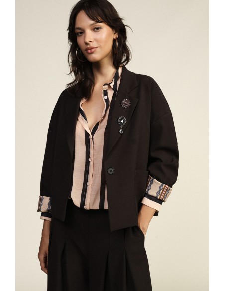 Korte blazer met decoratieve knopen en voorzakken Dixie