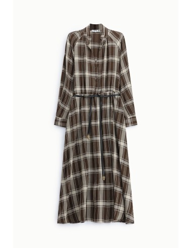 Robe longue à carreaux avec ceinture réglable.