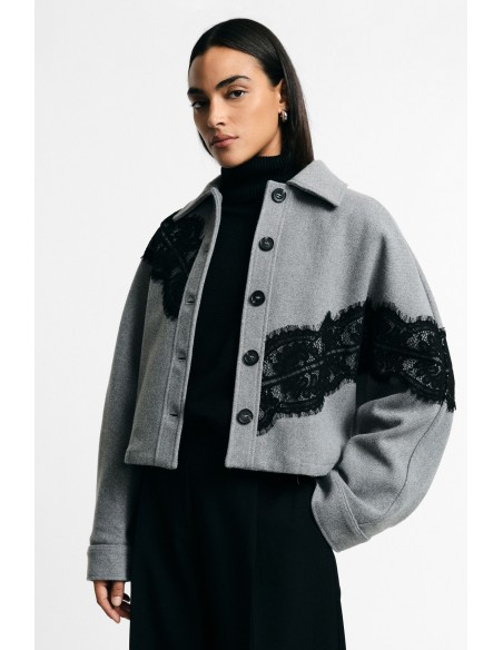 Veste-chemise courte avec empiècements en dentelleVeuillez