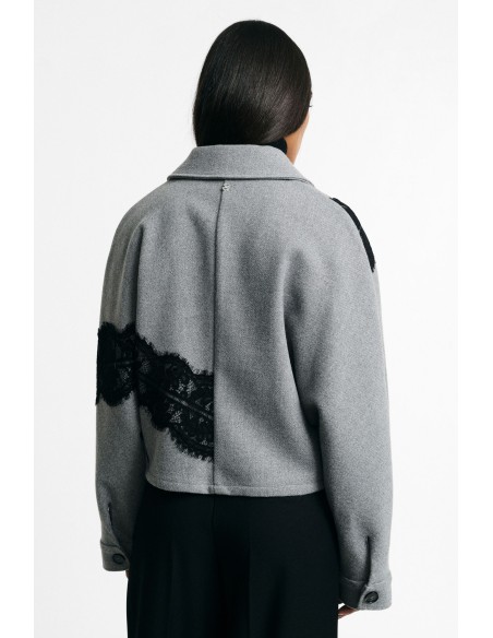 Veste-chemise courte avec empiècements en dentelleVeuillez