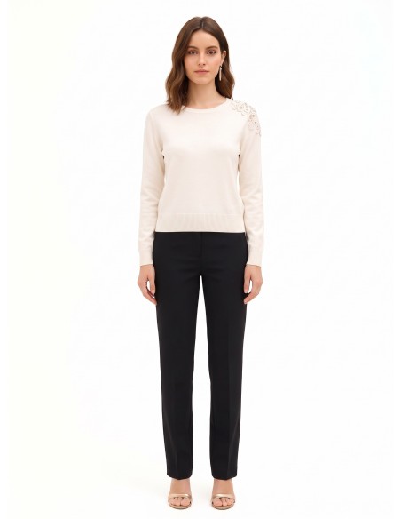 Pull fin en mélange de viscose et de laine avec empiècement en crochet sur l’épaule Rinascimento