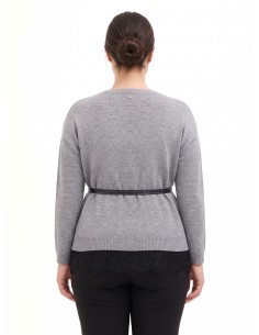 Ruime curvy-trui met kanten onderrand en lange, smalle riem van imitatieleer – Rinascimento Curvy 2