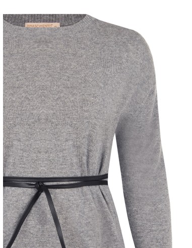 Pull ample grande taille avec bas en dentelle et longue ceinture fine en similicuir Rinascimento Curvy