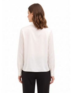 Ruimvallend en soepelvallend satijnen shirt met een inzetstuk van semitransparante georgette van Rinascimento 2
