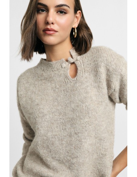 Trui met ronde hals en cut-outdetail, alstublieft