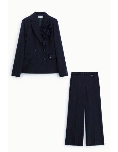 Ensemble pantalon croisé avec détail floral d’