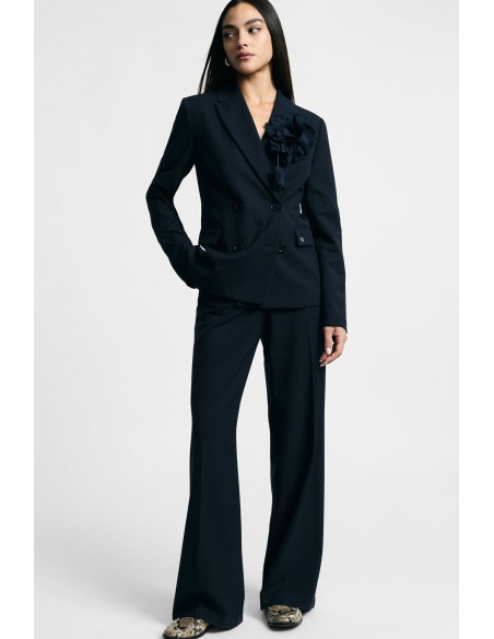 Ensemble pantalon croisé avec détail floral d’