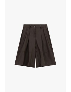 Short met normale taille, plooien en riemlussen 2