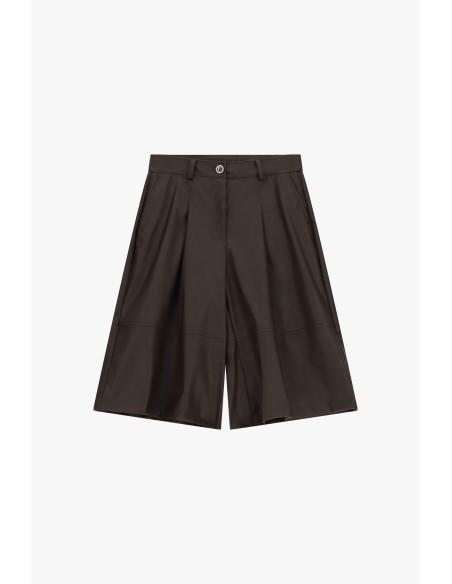 Short taille moyenne avec pinces et passants, s’il vous plaît