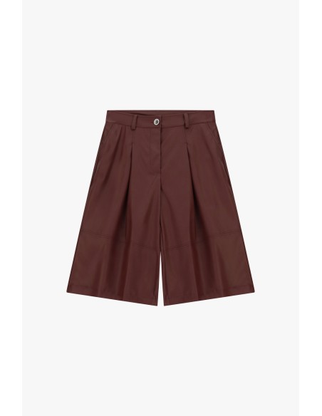 Short taille moyenne avec pinces et passants, s’il vous plaît