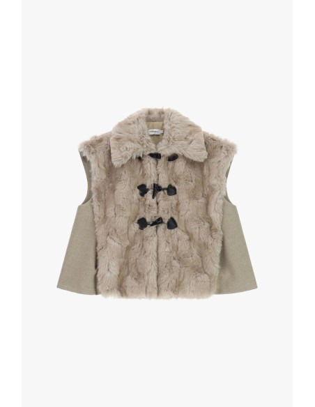 Gilet en éco-fourrure avec fermeture à brandebourgs et col large, s’il vous plaît