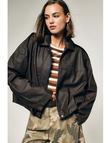 Veste courte en similicuir avec fermeture éclair et épaules larges s'il vous plaît