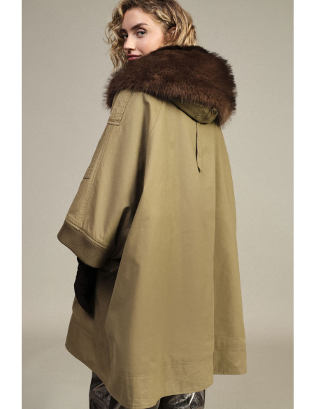 Oversized jas met houtje-touwtjesluiting en bontkraag van Dixie