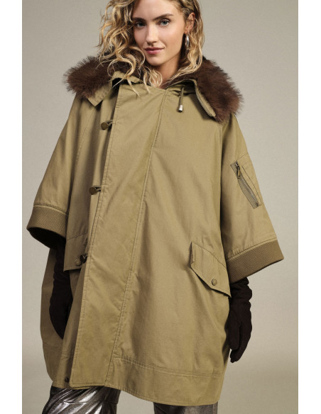 Oversized jas met houtje-touwtjesluiting en bontkraag van Dixie