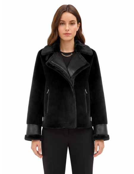 Veste courte en fausse fourrure avec détails en similicuir et poches avant zippées dorées Rinascimento