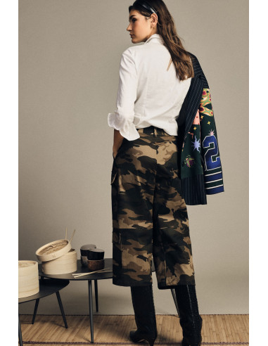 Pantalon cropped à motif camouflage avec poches Dixie