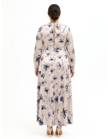 Robe longue grande taille en satin avec bande plissée à la taille Rinascimento Curvy