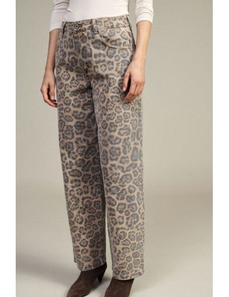 Eva Carrotbroek met dierenprint en hoge taille van Dixie