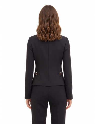 Veste blazer courte en tissu technique, sans revers, avec boucles décoratives Rinascimento