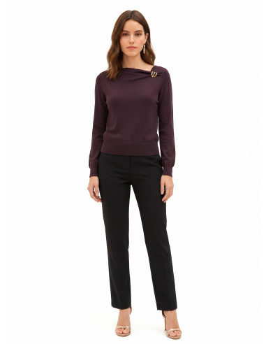 Pull léger à col asymétrique avec détail bijou Rinascimento